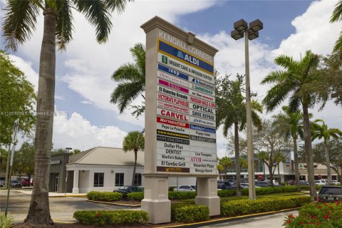 Commercial property in Kendall, Florida № 2076756 - photo 5