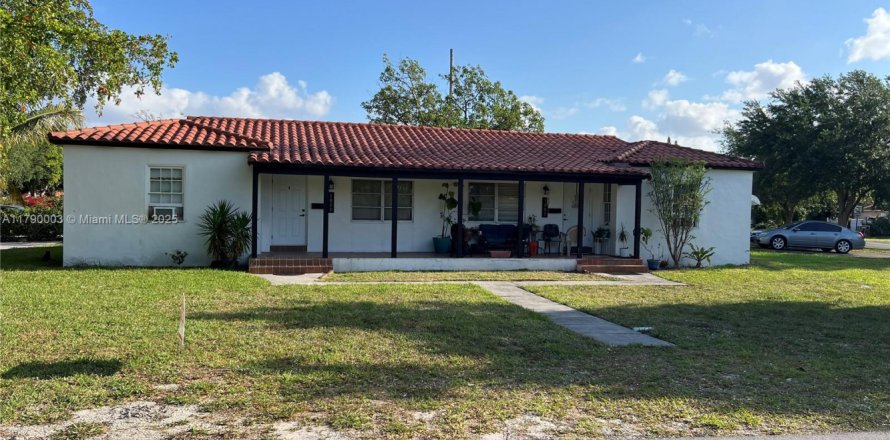 Commercial property in Biscayne Park, Florida 142.23 sq.m. № 1730850