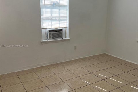 Commercial property in Biscayne Park, Florida 142.23 sq.m. № 1730850 - photo 10