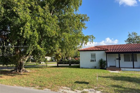 Commercial property in Biscayne Park, Florida 142.23 sq.m. № 1730850 - photo 2