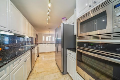 Townhouse in Miami Beach, Florida 4 bedrooms, 245.26 sq.m. № 2064819 - photo 13