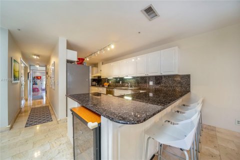 Townhouse in Miami Beach, Florida 4 bedrooms, 245.26 sq.m. № 2064819 - photo 11