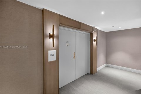 Townhouse in Miami Beach, Florida 4 bedrooms, 245.26 sq.m. № 2064819 - photo 6