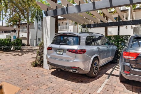 Townhouse in Miami Beach, Florida 4 bedrooms, 245.26 sq.m. № 2064819 - photo 27