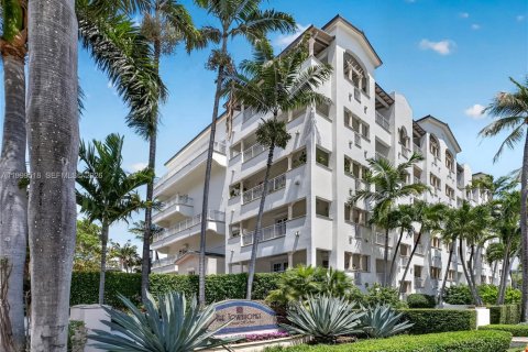 Townhouse in Miami Beach, Florida 4 bedrooms, 245.26 sq.m. № 2064819 - photo 4