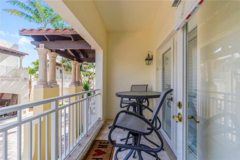 Townhouse in Miami Beach, Florida 4 bedrooms, 245.26 sq.m. № 2064819 - photo 17