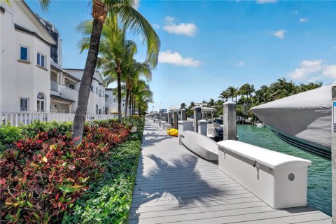 Townhouse in Miami Beach, Florida 4 bedrooms, 245.26 sq.m. № 2064819 - photo 30