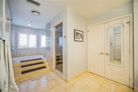 Townhouse in Miami Beach, Florida 4 bedrooms, 245.26 sq.m. № 2064819 - photo 22