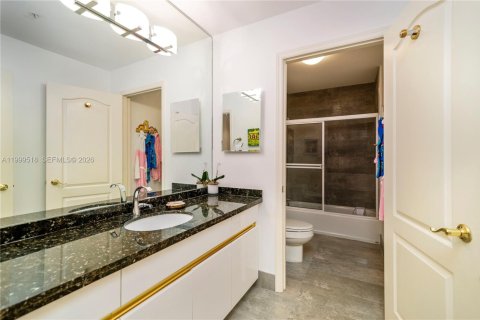 Townhouse in Miami Beach, Florida 4 bedrooms, 245.26 sq.m. № 2064819 - photo 25