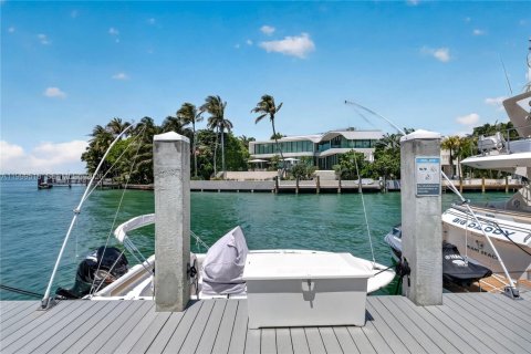 Townhouse in Miami Beach, Florida 4 bedrooms, 245.26 sq.m. № 2064819