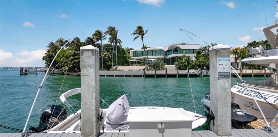 Townhouse in Miami Beach, Florida 4 bedrooms, 245.26 sq.m. № 2064819