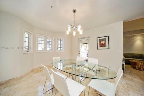 Townhouse in Miami Beach, Florida 4 bedrooms, 245.26 sq.m. № 2064819 - photo 9