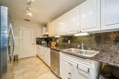 Townhouse in Miami Beach, Florida 4 bedrooms, 245.26 sq.m. № 2064819 - photo 12