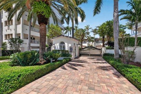 Townhouse in Miami Beach, Florida 4 bedrooms, 245.26 sq.m. № 2064819 - photo 3