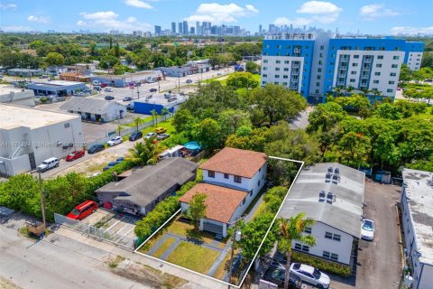 Casa en alquiler en Miami, Florida, 3 dormitorios, 86.4 m2 № 1895811 - foto 14