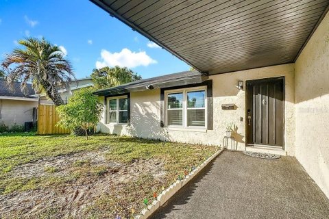 Villa ou maison à vendre à Kissimmee, Floride: 3 chambres, 120.22 m2 № 2229224 - photo 2