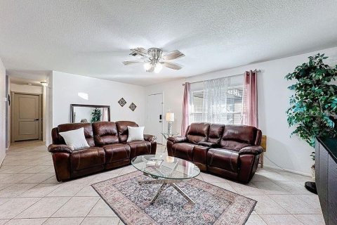 Villa ou maison à vendre à Kissimmee, Floride: 3 chambres, 120.22 m2 № 2229224 - photo 5