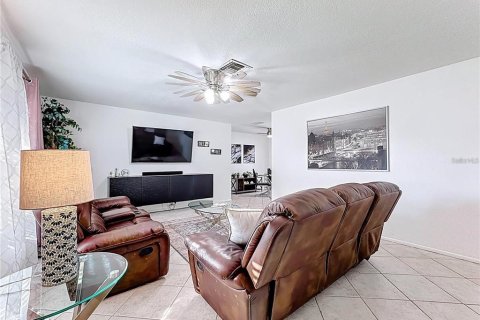 Villa ou maison à vendre à Kissimmee, Floride: 3 chambres, 120.22 m2 № 2229224 - photo 4