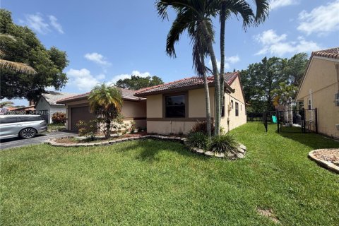 Villa ou maison à vendre à Davie, Floride: 3 chambres, 162.11 m2 № 2246992 - photo 2
