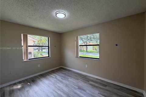 Villa ou maison à vendre à Davie, Floride: 3 chambres, 162.11 m2 № 2246992 - photo 5