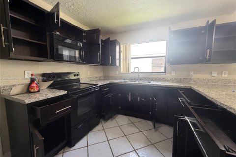 Villa ou maison à vendre à Davie, Floride: 3 chambres, 162.11 m2 № 2246992 - photo 4
