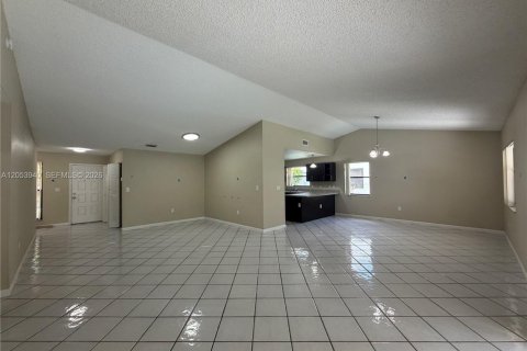 Villa ou maison à vendre à Davie, Floride: 3 chambres, 162.11 m2 № 2246992 - photo 3