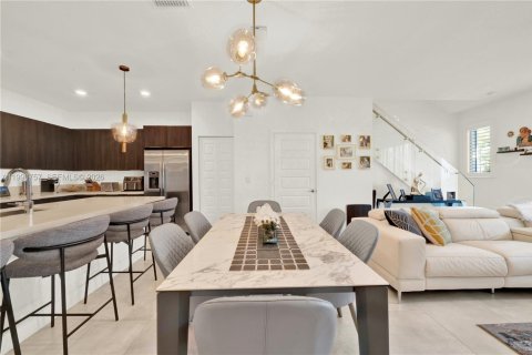 Купить таунхаус в Дорал, Флорида 3 спальни, 149.57м2, № 2058716 - фото 12