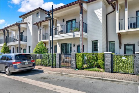 Купить таунхаус в Дорал, Флорида 3 спальни, 149.57м2, № 2058716 - фото 4