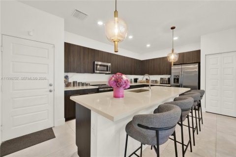 Купить таунхаус в Дорал, Флорида 3 спальни, 149.57м2, № 2058716 - фото 13