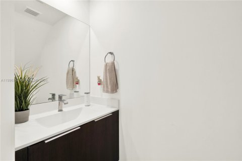 Купить таунхаус в Дорал, Флорида 3 спальни, 149.57м2, № 2058716 - фото 20