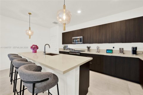 Купить таунхаус в Дорал, Флорида 3 спальни, 149.57м2, № 2058716 - фото 17