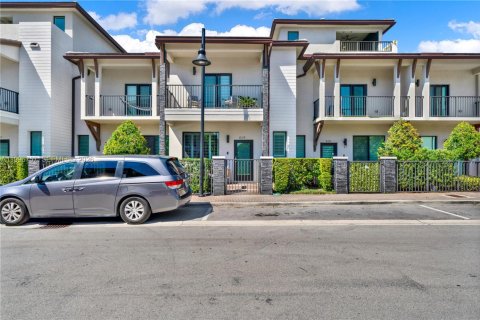 Таунхаус в Дорал, Флорида 3 спальни, 149.57м2 № 2058716