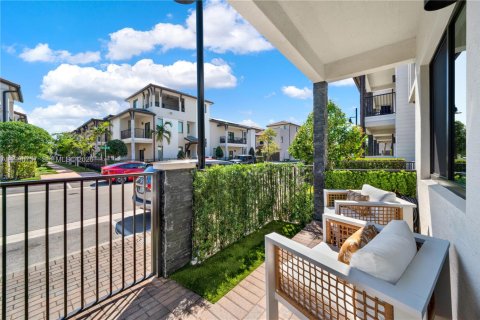 Купить таунхаус в Дорал, Флорида 3 спальни, 149.57м2, № 2058716 - фото 7