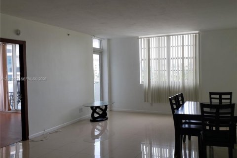Condo à Hollywood, Floride, 2 chambres  № 2352049