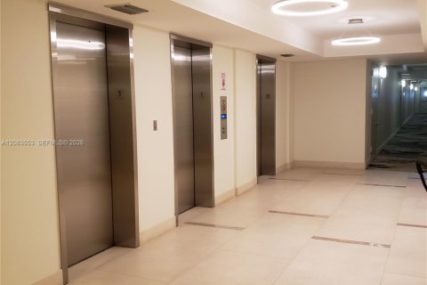 Copropriété à vendre à Hollywood, Floride: 2 chambres, 108.7 m2 № 2352049 - photo 17