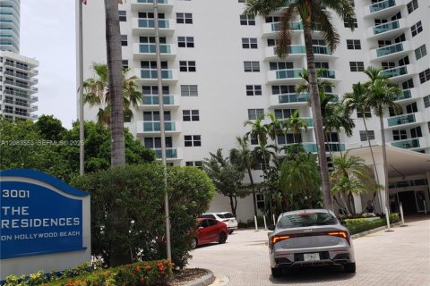 Copropriété à vendre à Hollywood, Floride: 2 chambres, 108.7 m2 № 2352049 - photo 24