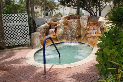 Copropriété à vendre à Hollywood, Floride: 2 chambres, 108.7 m2 № 2352049 - photo 20