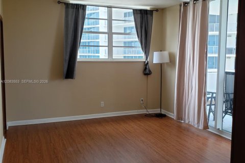 Copropriété à vendre à Hollywood, Floride: 2 chambres, 108.7 m2 № 2352049 - photo 12