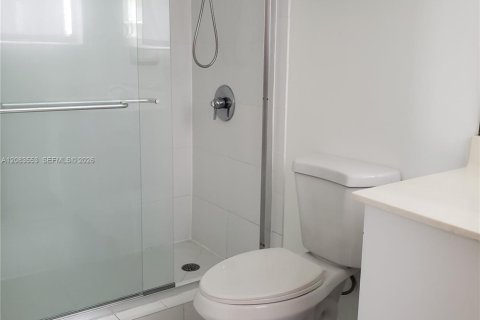 Copropriété à vendre à Hollywood, Floride: 2 chambres, 108.7 m2 № 2352049 - photo 13
