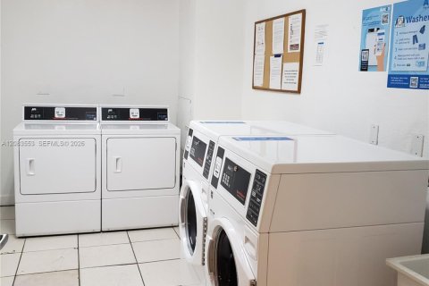 Copropriété à vendre à Hollywood, Floride: 2 chambres, 108.7 m2 № 2352049 - photo 16