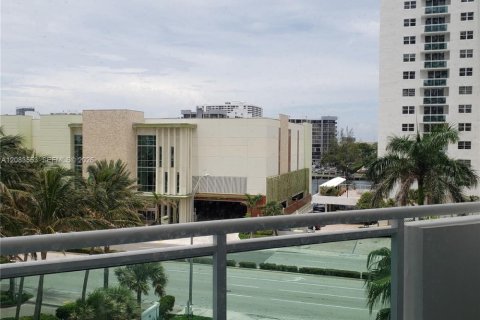 Copropriété à vendre à Hollywood, Floride: 2 chambres, 108.7 m2 № 2352049 - photo 14