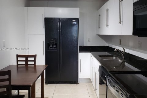Copropriété à vendre à Hollywood, Floride: 2 chambres, 108.7 m2 № 2352049 - photo 2