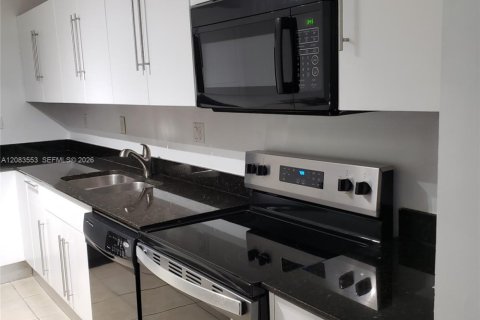 Copropriété à vendre à Hollywood, Floride: 2 chambres, 108.7 m2 № 2352049 - photo 3