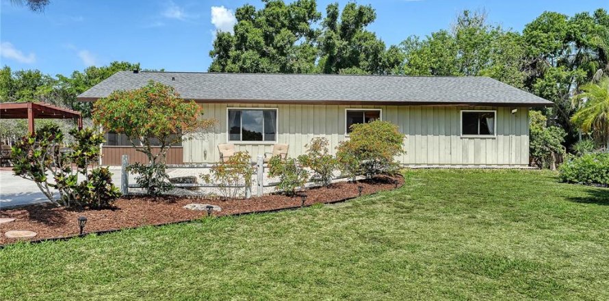 House in Sarasota, Florida 3 bedrooms, 149.76 sq.m. № 2430476