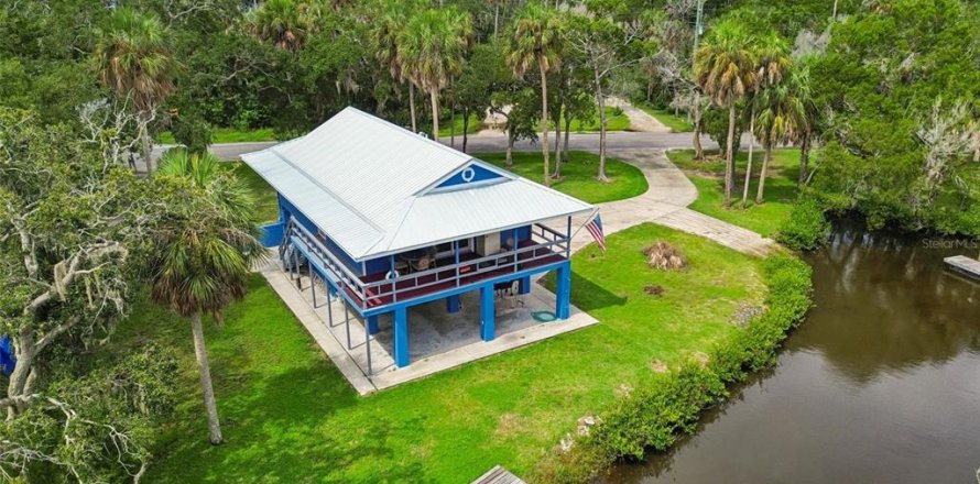 House in Crystal River, Florida 2 bedrooms, 101.45 sq.m. № 2267167