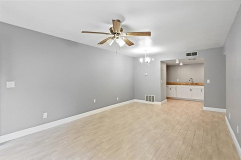 Condo in Tampa, Florida, 1 bedroom № 2202577 - photo 3