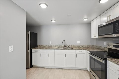 Condo in Tampa, Florida, 1 bedroom № 2202577 - photo 6