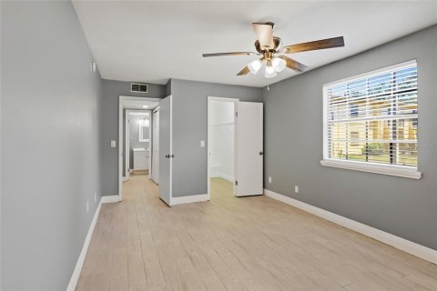Condo in Tampa, Florida, 1 bedroom № 2202577 - photo 15