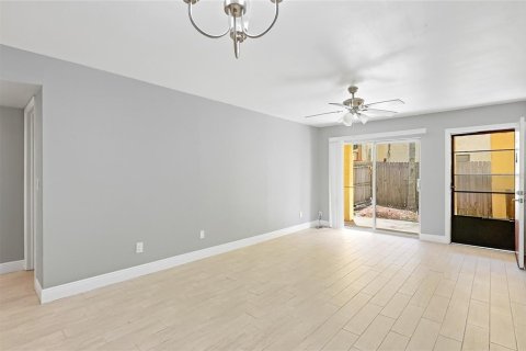 Condo in Tampa, Florida, 1 bedroom № 2202577 - photo 4