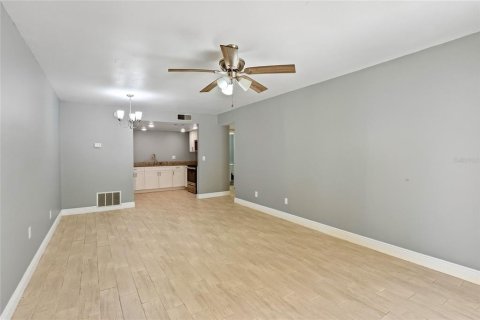 Condo in Tampa, Florida, 1 bedroom № 2202577 - photo 2